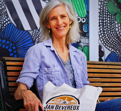 Jan Devereux w/totebag